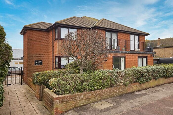 2 Bedroom Flat For Sale In George Hill Road, Broadstairs, CT10