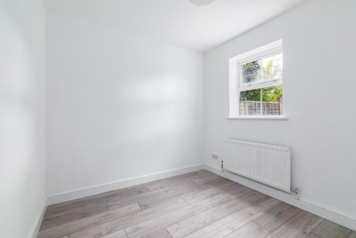 4 Bedroom End Of Terrace House To Rent In Compton Close, London, NW11