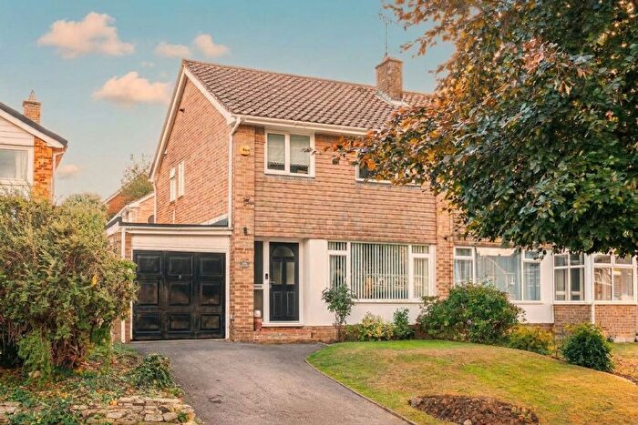 3 Bedroom Semi-Detached House For Sale In Latham Road, Fair Oak, SO50