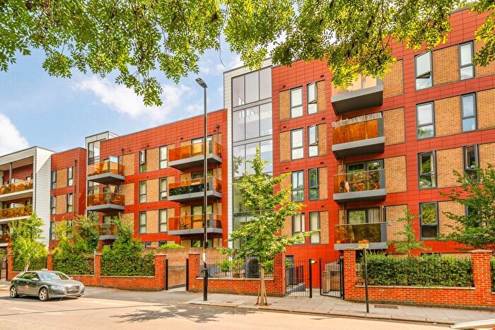 2 Bedroom Flat For Sale In East Acton Lane, Acton, W3