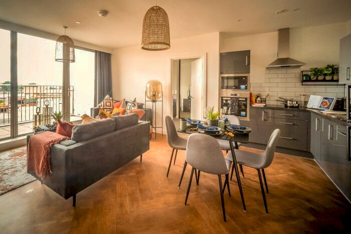 2 Bedroom Apartment To Rent In Broadside, Oldham Road, M4