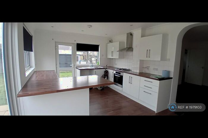 3 Bedroom End Of Terrace House To Rent In Keppel Road, Dagenham, RM9