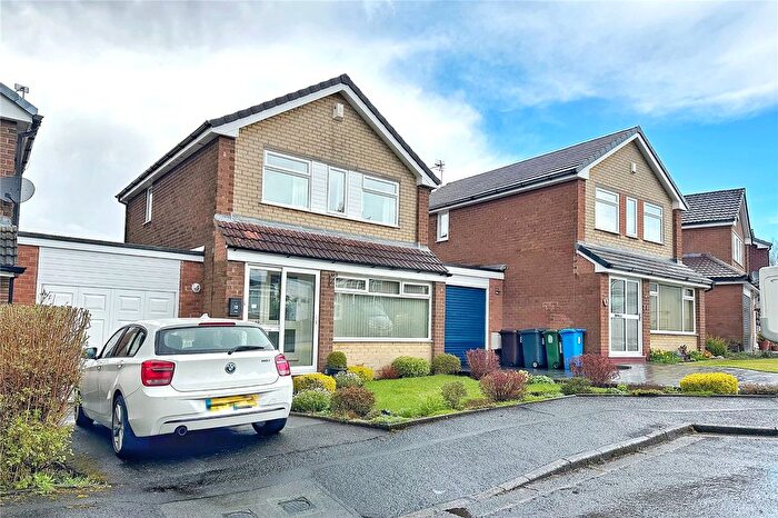 3 Bedroom Link Detached House For Sale In St. David's Close, Ashton-Under-Lyne, Greater Manchester, OL6