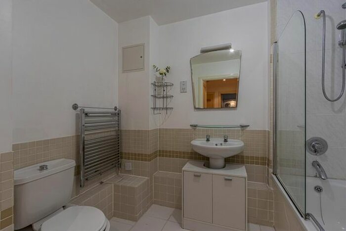 1 Bedroom Flat To Rent In Churchill Way, Cardiff, CF10