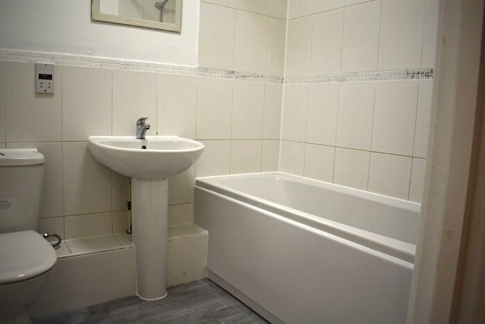 2 Bedroom Flat For Sale In Enstone Road, Enfield, EN3