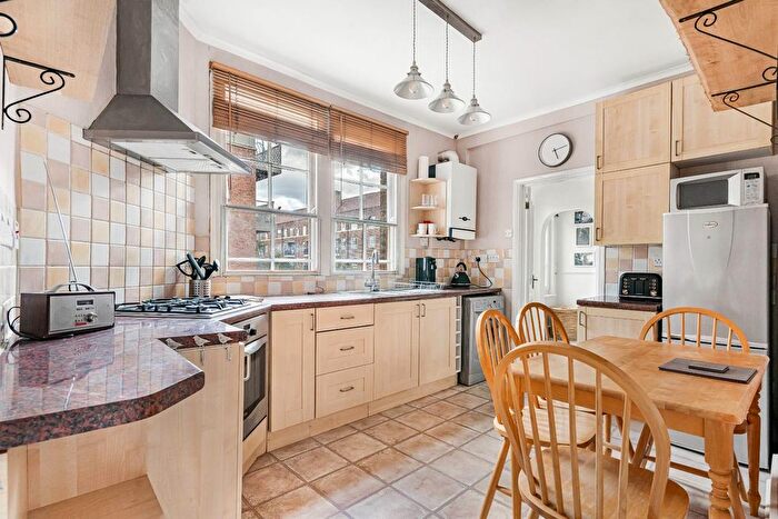 1 Bedroom Flat For Sale In Lomond Grove, London, SE5