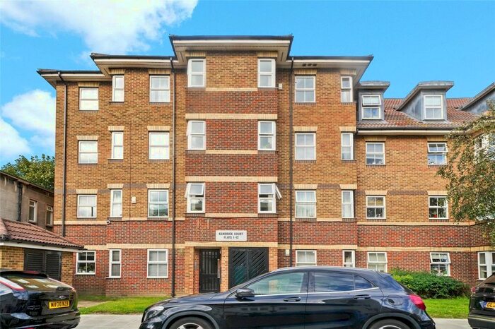 2 Bedroom Flat To Rent In Kendrick Court, Woods Road, London, SE15