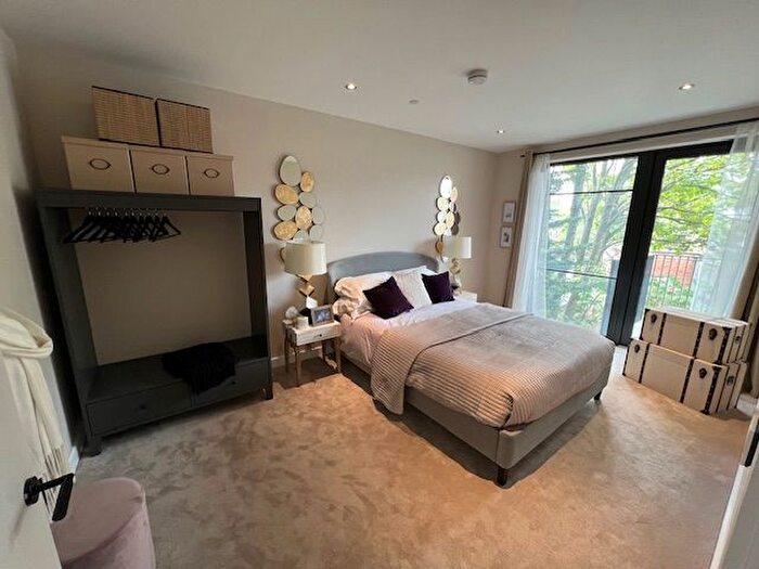 2 Bedroom Flat To Rent In The Mall, London, W5