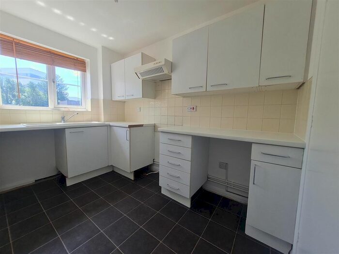 1 Bedroom Flat To Rent In Tenny House, Curzon Drive, Grays, RM17