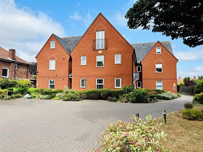 2 Bedroom Flat For Sale In Cauldwell Hall Road, Ipswich, IP4