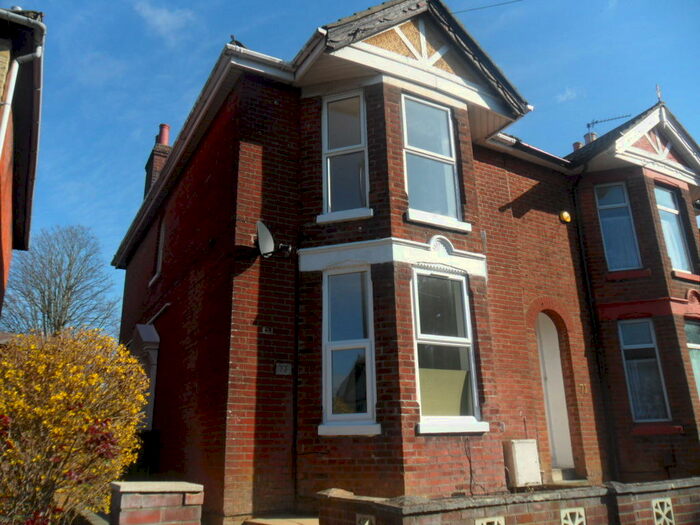 2 Bedroom Flat To Rent In Waterloo Road Flat, SO15