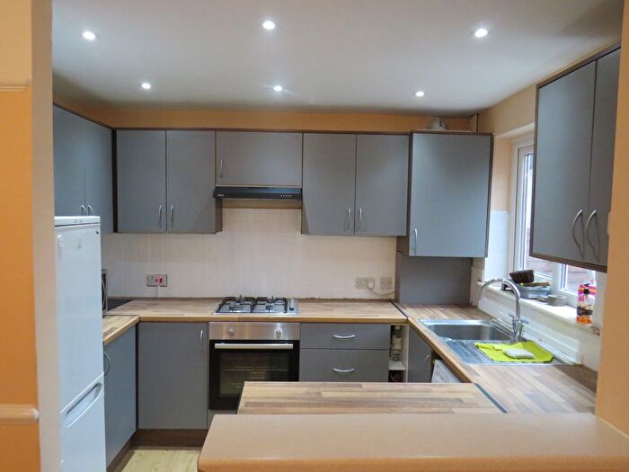 3 Bedroom Semi-Detached House To Rent In North Hyde Lane, Southall, UB2