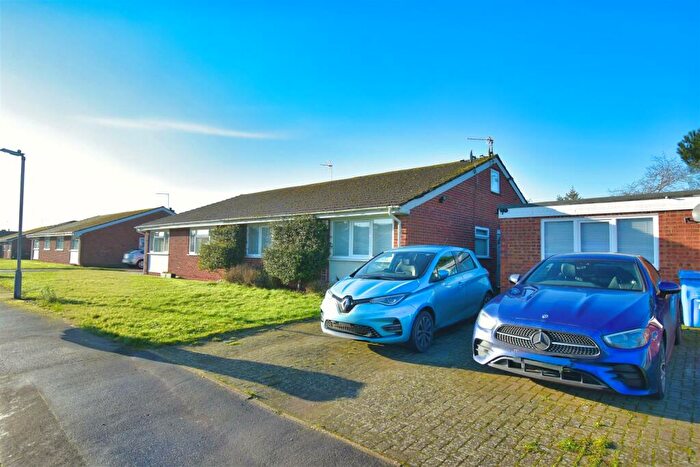4 Bedroom Detached Bungalow To Rent In Willant Close, Maidenhead, SL6