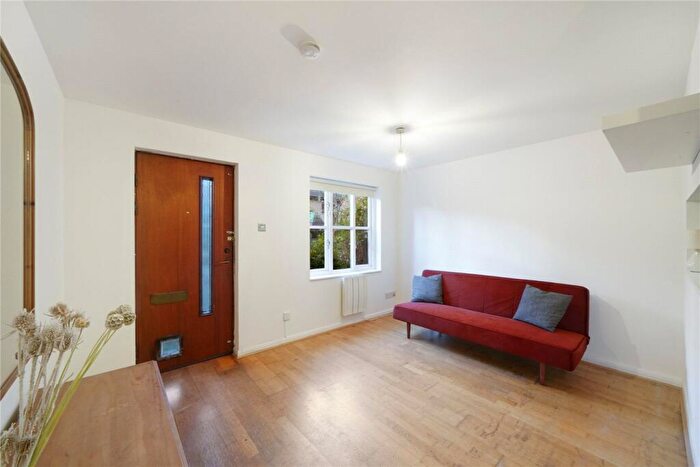 1 Bedroom Apartment For Sale In Bunning Way, London, N7