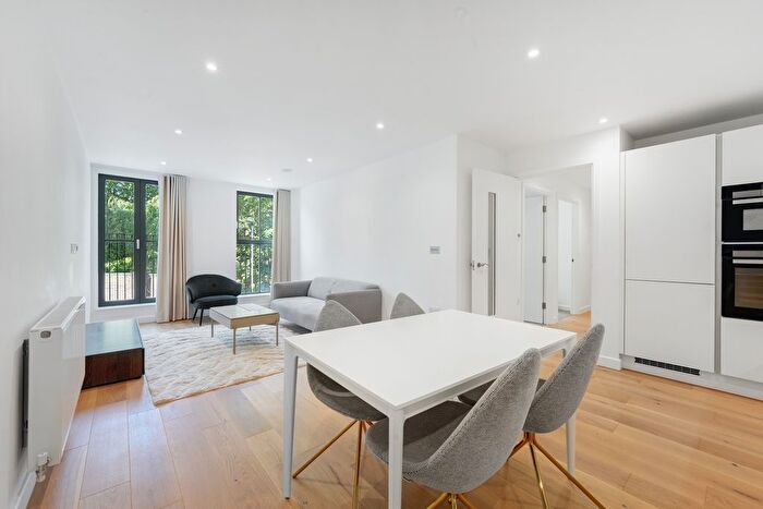 2 Bedroom Flat To Rent In Bradshaw Close, London, Twickenham, TW1