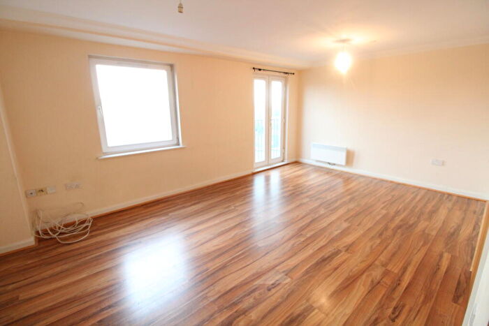 2 Bedroom Flat To Rent In Midland Road, Luton, Bedfordshire, LU2