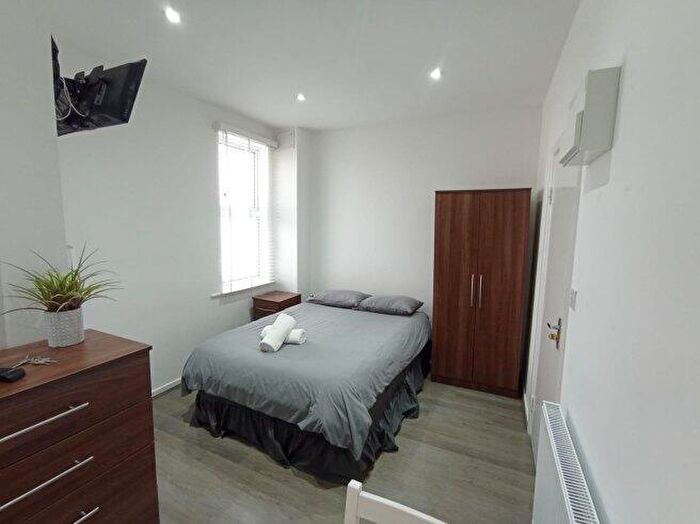 Studio To Rent In Blenheim Gardens, NW2