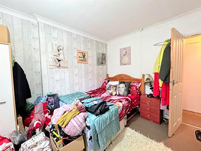 2 Bedroom Semi-Detached House For Sale In Racecourse Mount, Chesterfield, S41