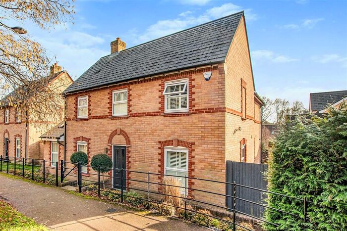 4 Bedroom Property To Rent In Phoenix Walk, Hemel Hempstead, HP2