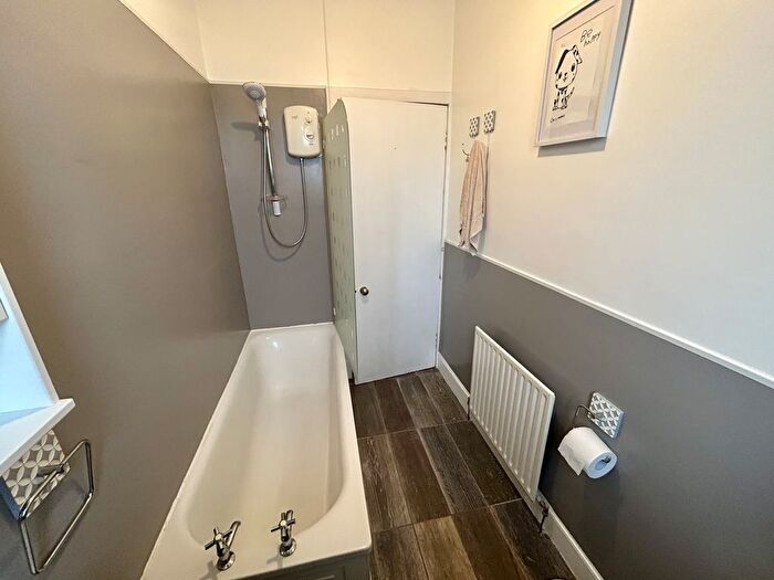 3 Bedroom Flat To Rent In Pitkerro Road, Dundee, DD4