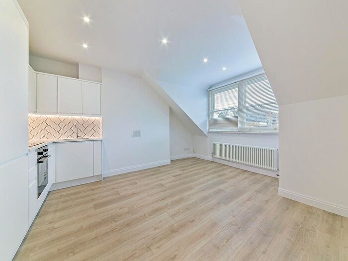 1 Bedroom Flat To Rent In The Gardens, London, SE22