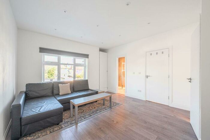 1 Bedroom Flat To Rent In Park Road, Hendon, London, NW4