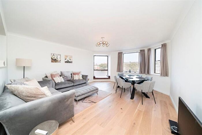 3 Bedroom Flat To Rent In Nine Elms Lane, Nine Elms Lane, SW8