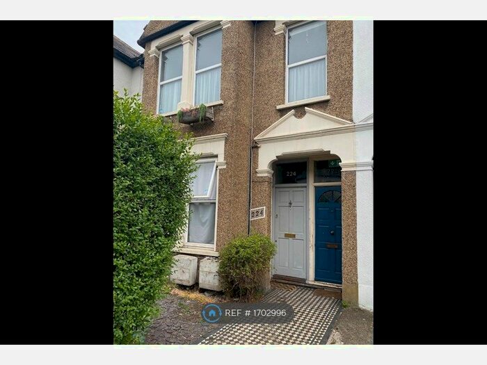 4 Bedroom Flat To Rent In Sangley Road, London, SE6