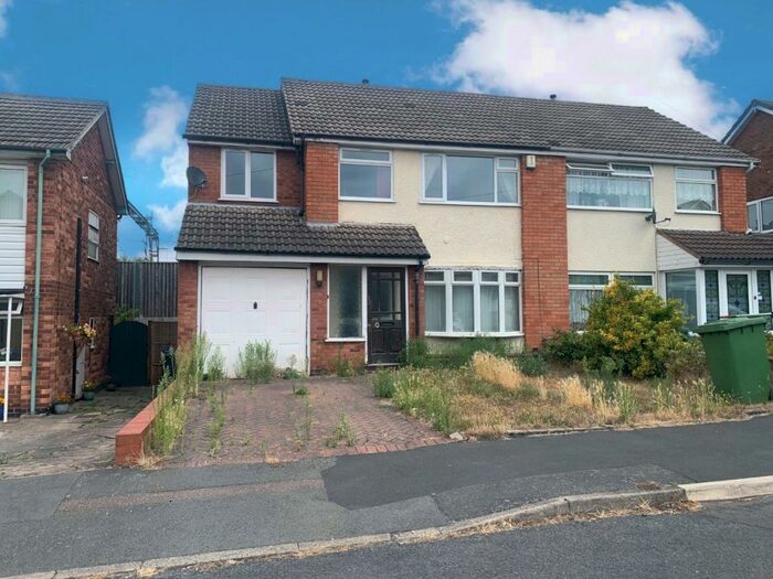 4 Bedroom Semi-Detached House To Rent In Freville Close, Tamworth, Staffordshire, B79