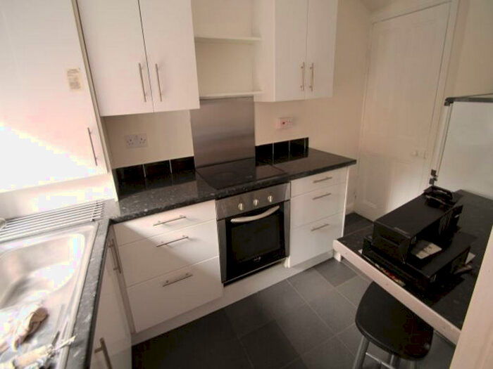 2 Bedroom House To Rent In Vicarage Place, Leeds, LS5