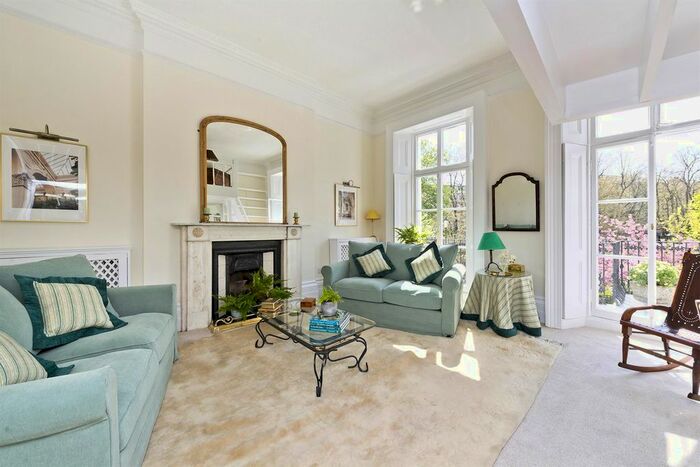 1 Bedroom Flat To Rent In Royal Crescent, London, W11