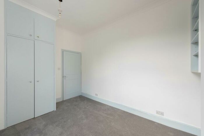 1 Bedroom Flat To Rent In Pembroke Road, E17