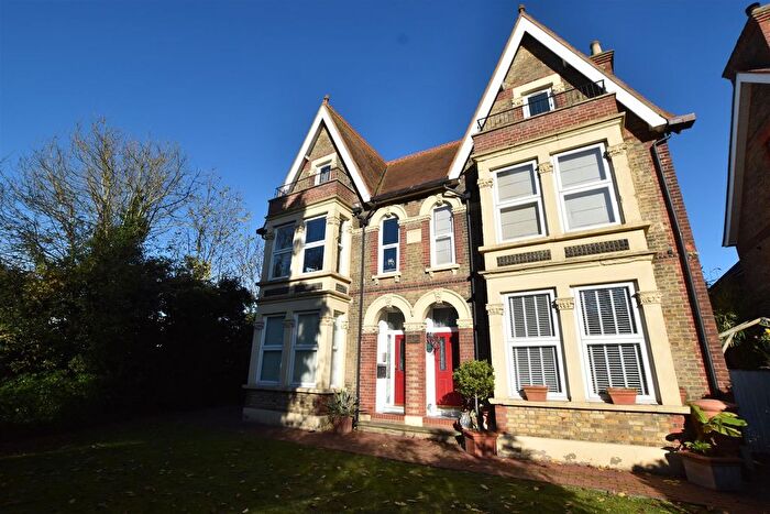 1 Bedroom Flat To Rent In London Road, High Wycombe, HP11
