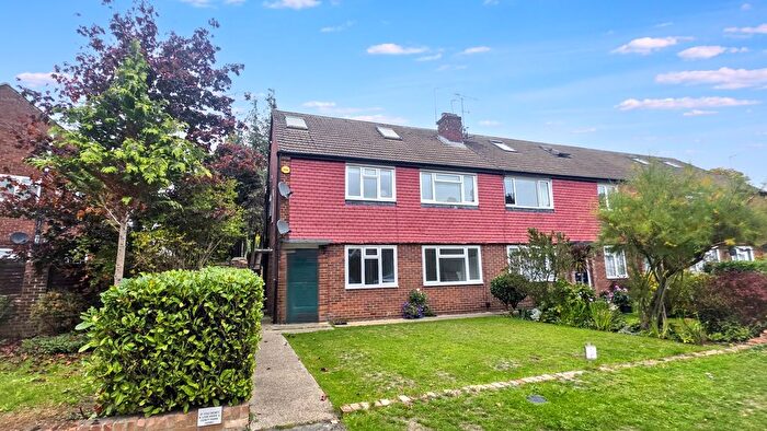 2 Bedroom Flat For Sale In Pinewood Green, Iver, SL0