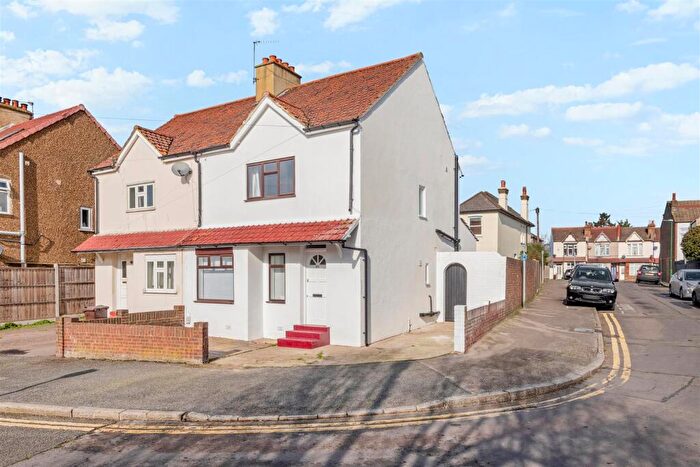 2 Bedroom End Of Terrace House For Sale In Oliver Road, Sutton, SM1