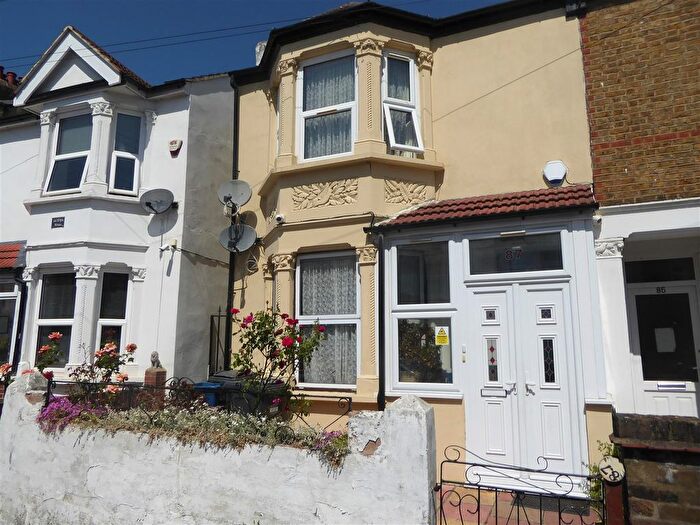 4 Bedroom End Of Terrace House To Rent In Grove Road, Hounslow, TW3