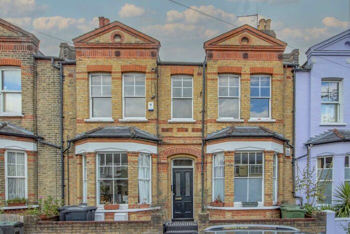 3 Bedroom Flat To Rent In Endymion Road, London, SW2