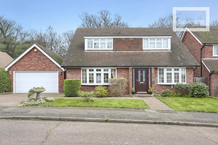 4 Bedroom Detached House For Sale In The Summit, Loughton, IG10