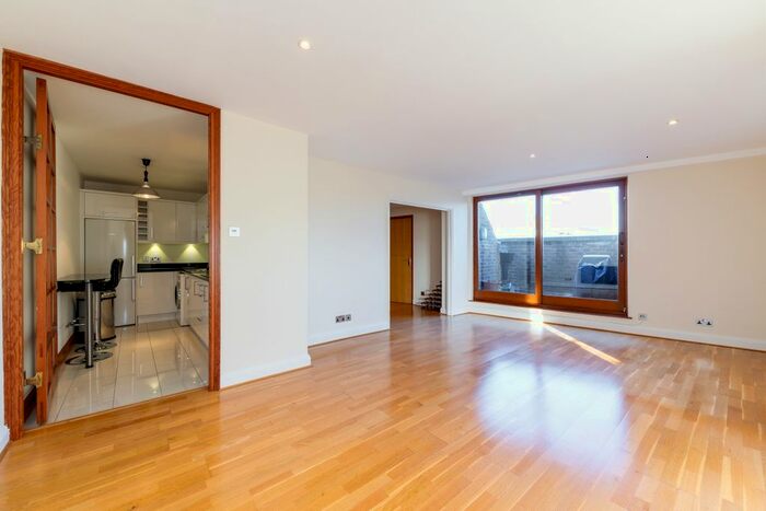 2 Bedroom Flat To Rent In Shad Thames, London, SE1