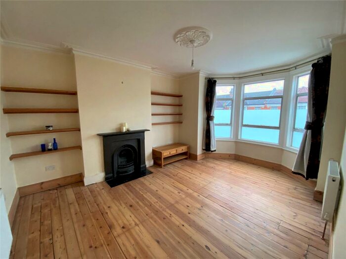 2 Bedroom Apartment To Rent In Belsize Avenue, London, N13