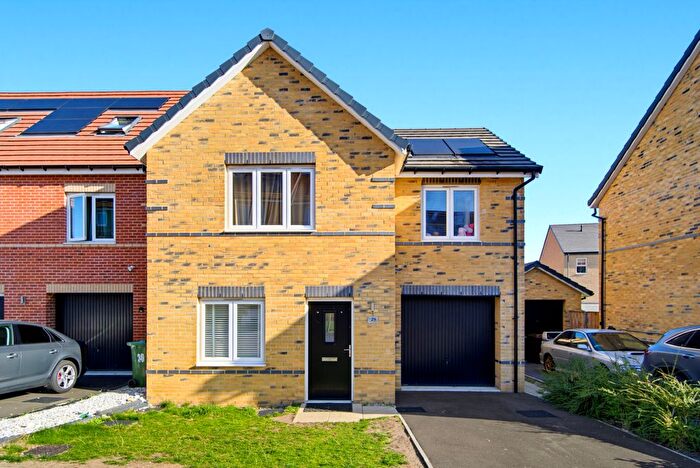 3 Bedroom Detached House For Sale In Lotus Crescent, Castleford, West Yorkshire, WF10