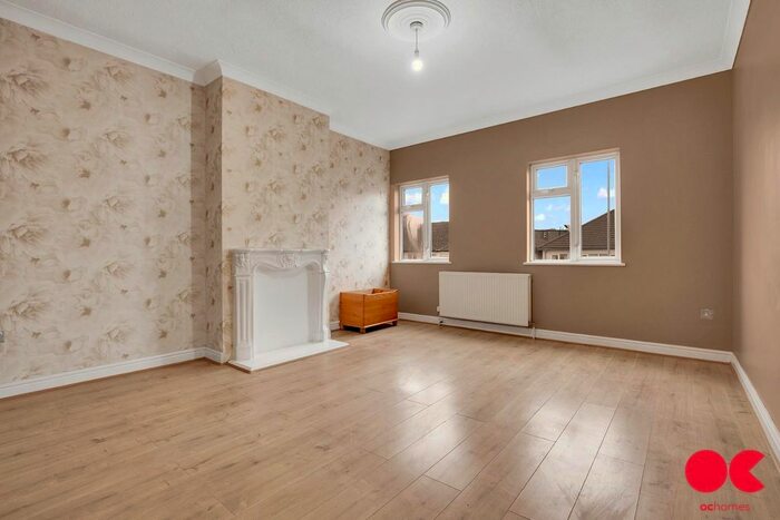 3 Bedroom Flat To Rent In Kingsley Court, Brentwood Road, Heath Park, Romford, RM2
