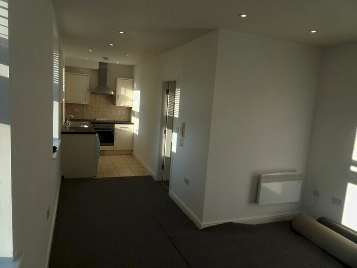 2 Bedroom Flat To Rent In Main Street, Wakefield, WF3