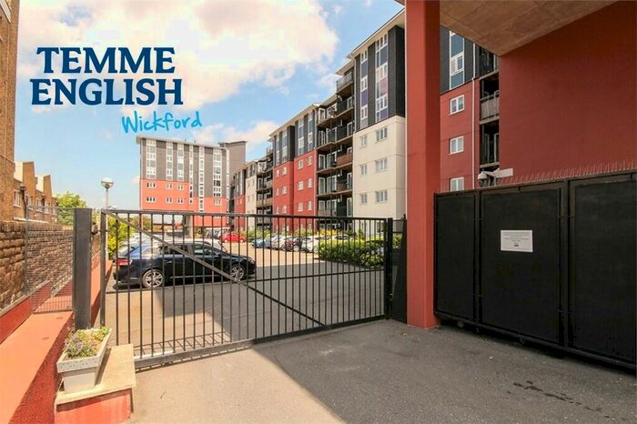 3 Bedroom Flat To Rent In Lower Southend Road, Wickford, Essex, SS11