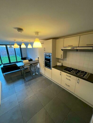 6 Bedroom Semi Detached House To Rent In Ashfield, Liverpool, Merseyside, L15