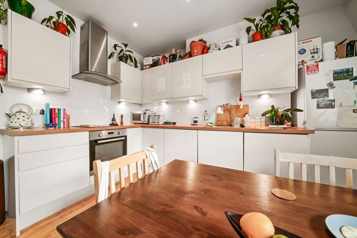 2 Bedroom Flat To Rent In Avenue Mews, Muswell Hill, N10