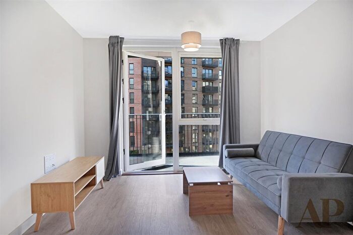 2 Bedroom Flat To Rent In Arusha Court, Hayes Village, UB3