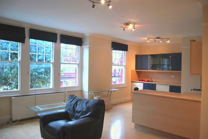 2 Bedroom Flat To Rent In Devonshire Road, Palmers Green, London, N13