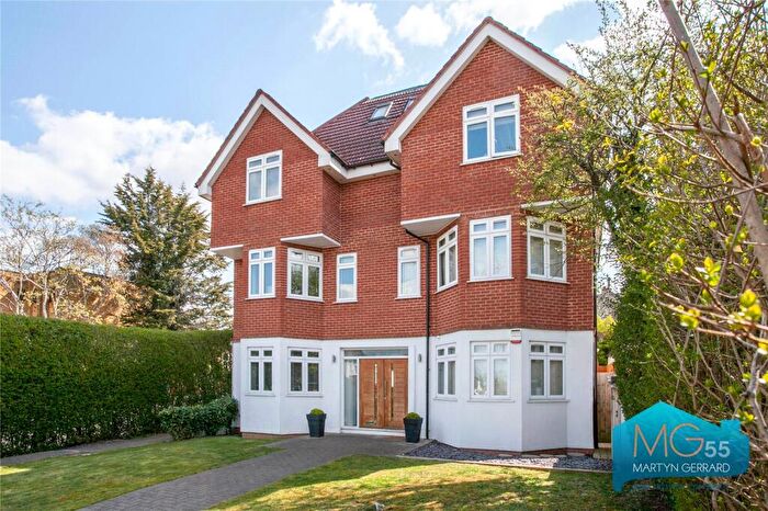 2 Bedroom Apartment For Sale In Alexandra Grove, North Finchley, London, N12