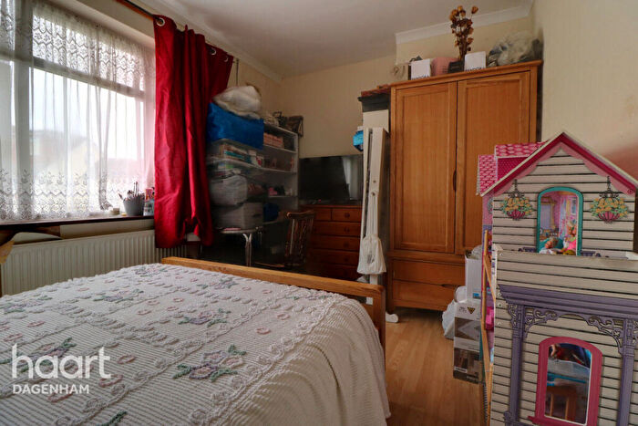 3 Bedroom Terraced House For Sale In Lindisfarne Road, Dagenham, RM8
